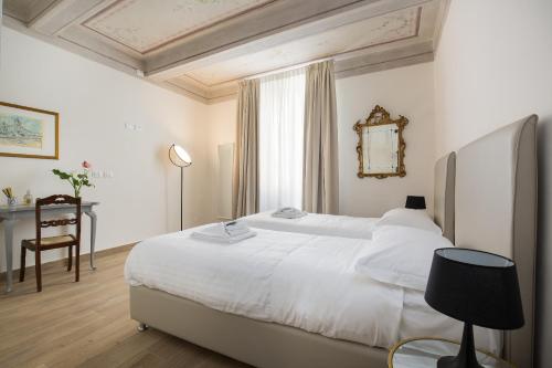 Llit o llits en una habitació de Apartments Florence - Fiesolana Balcony