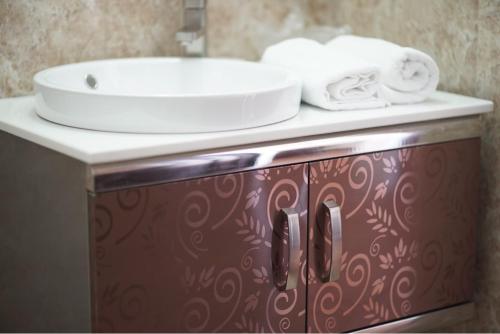 a bathroom with a sink on top of a cabinet at Bungalouri La Mare*** Saturn in Mangalia