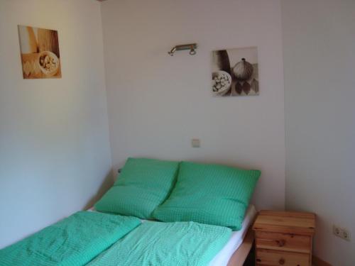 Postel nebo postele na pokoji v ubytování Ostseebungalow-Peters