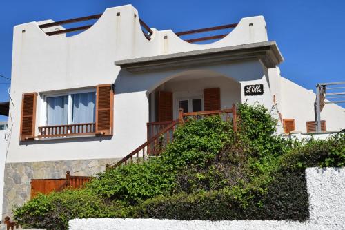 a white house with a porch and a balcony at L'Olla in Cala Ratjada