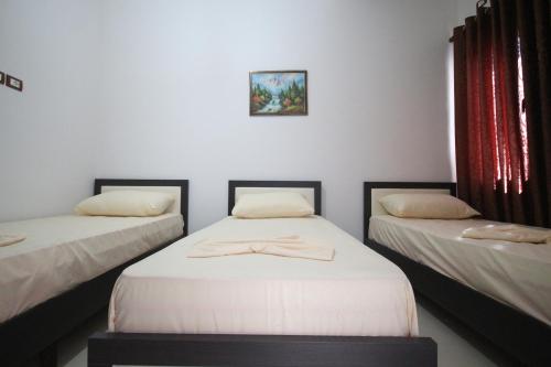 a room with two twin beds in a room at Hotel Agreno in Berat