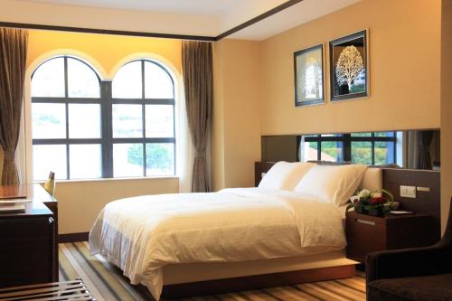 Katil atau katil-katil dalam bilik di Shenzhen Shekou Honlux Apartment (Sea World)