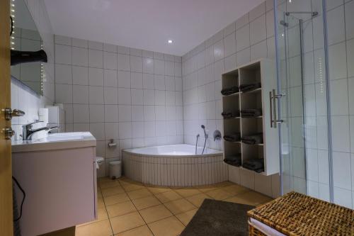 A bathroom at Hoger Ferienwohung