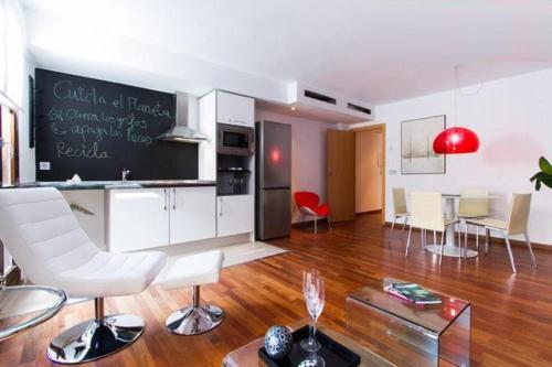 Una cocina o zona de cocina en Happy Apartments Valencia