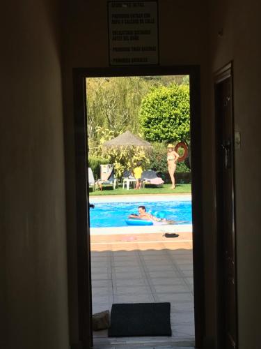 Bazén v ubytování Hotel El Paso nebo v jeho okolí