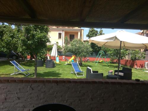 a group of lawn chairs and an umbrella and anractor at Entula in Àrbatax