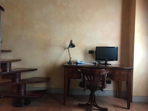 Телевизор и/или развлекательный центр в Hotel La Cantina