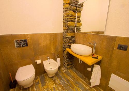 Ένα μπάνιο στο Oltremare Guest House