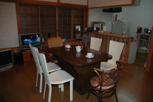 Afbeelding uit fotogalerij van 熱海貸切り別荘網代の家 in Ajiro