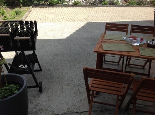 a patio with a table and chairs and a grill at Kleine Oase in Rust