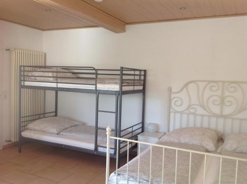 - une chambre avec 2 lits superposés dans l'établissement Kleine Oase, à Rust