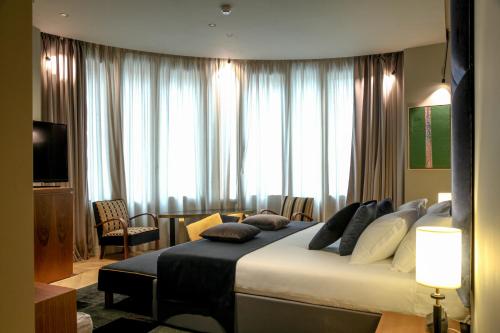 a bedroom with a large bed with pillows on it at Triviho Hotel in Rome