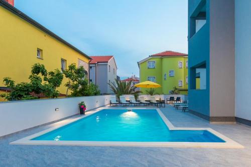 a swimming pool in the middle of a building at Lucky Luke Pool Apartments in Novalja