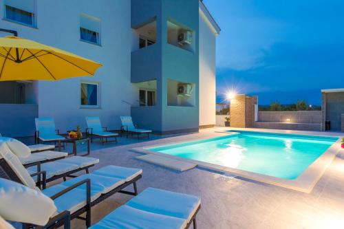 Privilege Pool Apartments