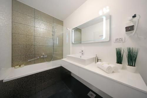 Kúpeľňa v ubytovaní Luxury Majpruz Suites