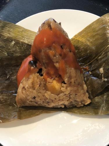 Makanan di atau berdekatan rumah tamu ini