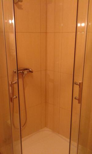 Ένα μπάνιο στο Hotel Tic Tac