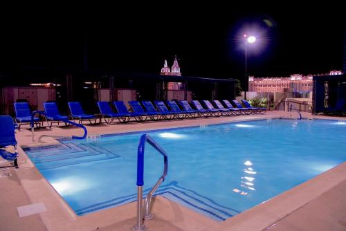 The swimming pool at or close to Polo Towers by Raintree