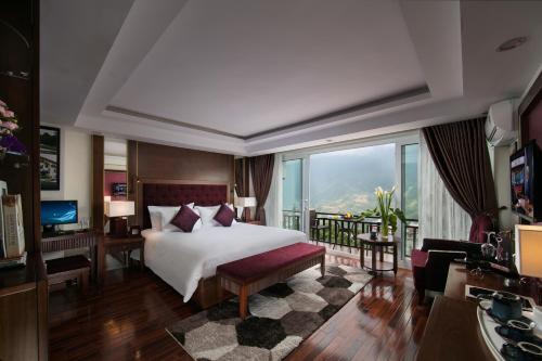 Postel nebo postele na pokoji v ubytování Sapa Horizon Hotel