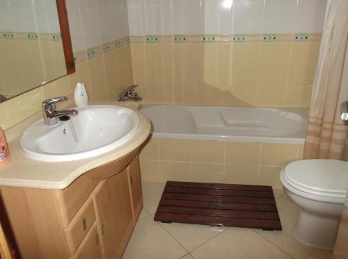 Koupelna v ubytování Apartamento T1 Canto dos Poetas