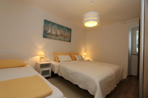 En eller flere senge i et værelse på Apartmani Đani