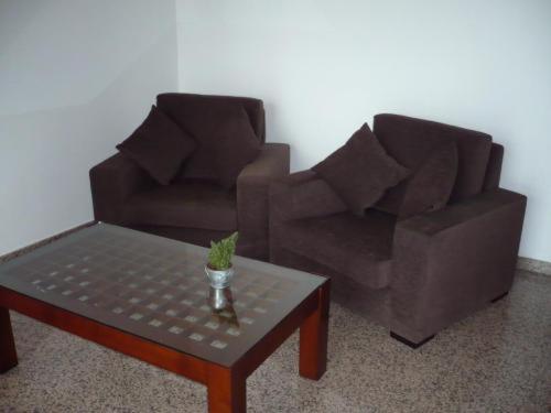 a living room with two chairs and a coffee table at Valcarce Urbasa in Olazagutía