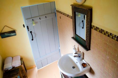 a bathroom with a sink and a mirror at Pokoje Goscinne "Tak Lubisz" in Gardna Wielka