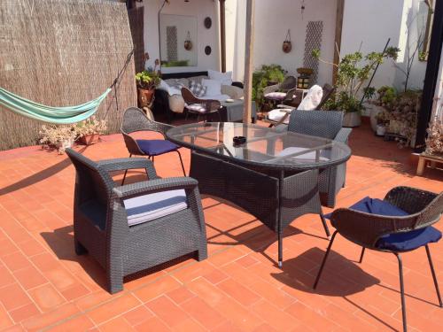 a patio with a glass table and chairs at Pension Ciudadela in Barcelona