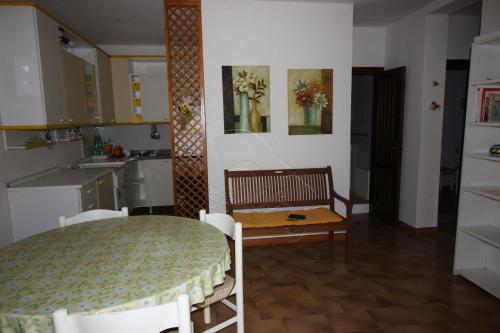 Photo de la galerie de l'établissement Appartamento con giardino Torre dei Corsari, à Torre Dei Corsari