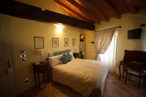 Postel nebo postele na pokoji v ubytování Albergo Orologio