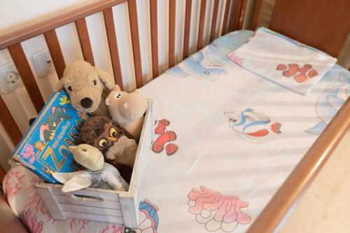 a baby crib with stuffed animals in it at Διαμέρισμα 65 τμ στην καρδιά της πόλης in Tripoli