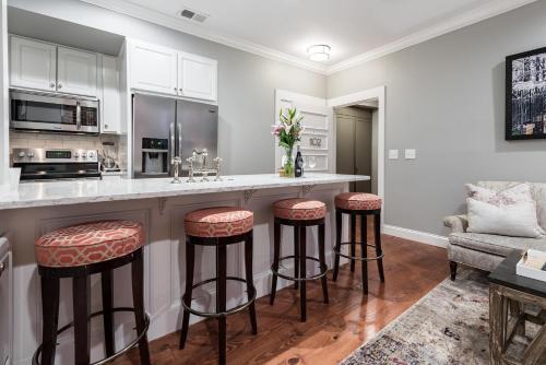 a kitchen with a counter and bar stools at The Quarters on Vendue in Charleston