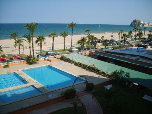 Apartamento 1ª linea de playa con piscina en edificio Albatros II