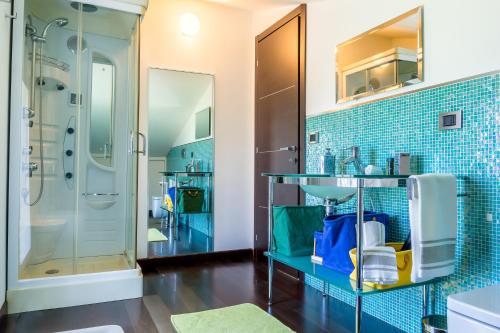 a bathroom with a sink and a shower at Villa Oras in Mascali