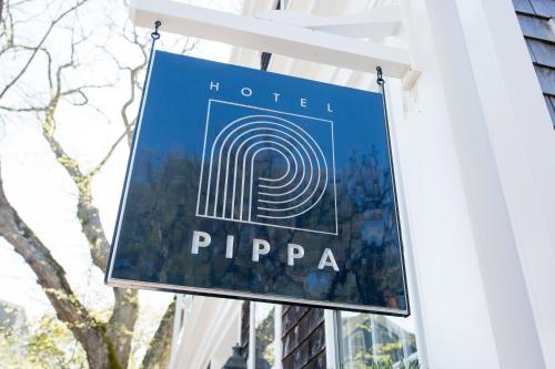 Sijil, anugerah, tanda atau dokumen lain yang dipamerkan di Hotel Pippa