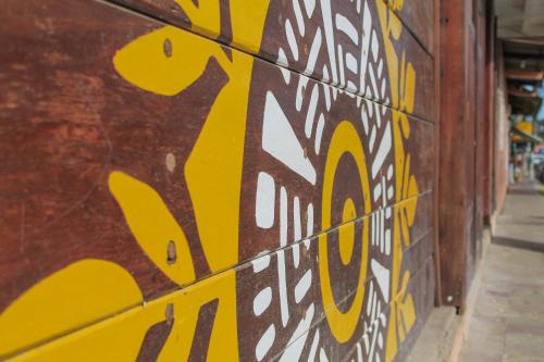 a wall with graffiti on the side of a building at Casa Oro Eco Hostel in San Juan del Sur