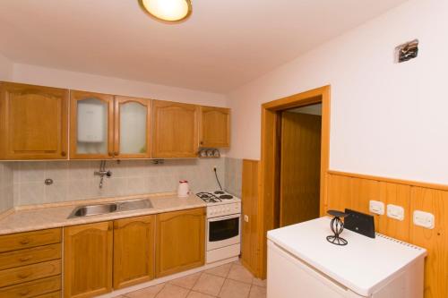 Kuchyňa alebo kuchynka v ubytovaní House Iva