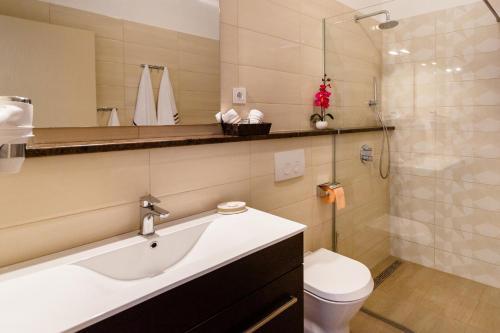 Kylpyhuone majoituspaikassa Villa Aria