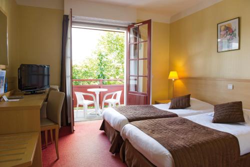 Krevet ili kreveti u jedinici u okviru objekta Hôtel & Résidence Vacances Bleues Orhoïtza