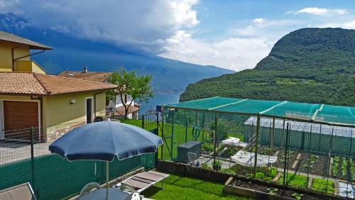 Foto Casa del Borgo Pregasio Garden and view by Gardadomusmea 6