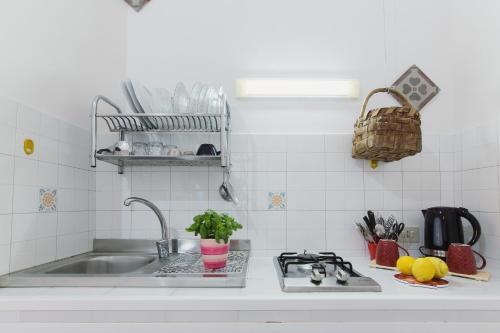 Dapur atau dapur kecil di Lo Nardo Accommodation
