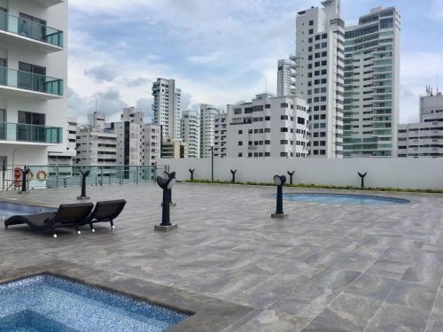 a courtyard with a pool in a city with tall buildings at luxuriuso apartament in Cartagena de Indias