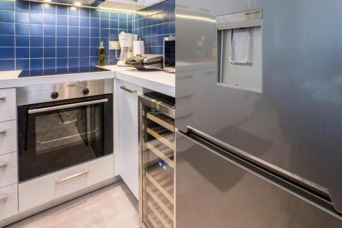 A kitchen or kitchenette at Mediterranean Luxury Apartment