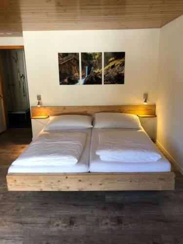 Postel nebo postele na pokoji v ubytování Hotel Restaurant Simplon