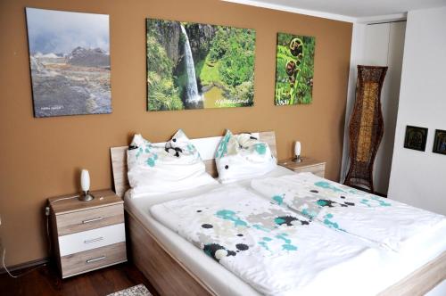 a bedroom with a bed and two pictures on the wall at Gästehaus Wachau in Leiben
