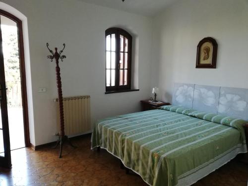 a bedroom with a bed in a room with a window at Casetta del Sole in Corsanico-Bargecchia