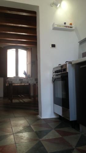 a kitchen with a stove and a window at Casetta Miracoli Salento in Tuglie