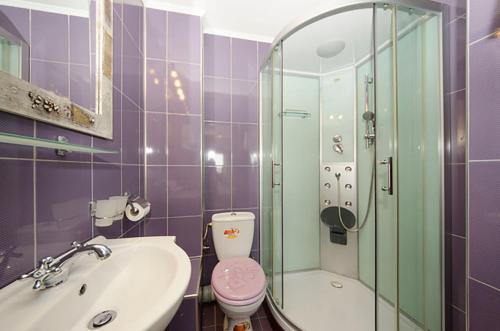 Ένα μπάνιο στο Grand Apartments