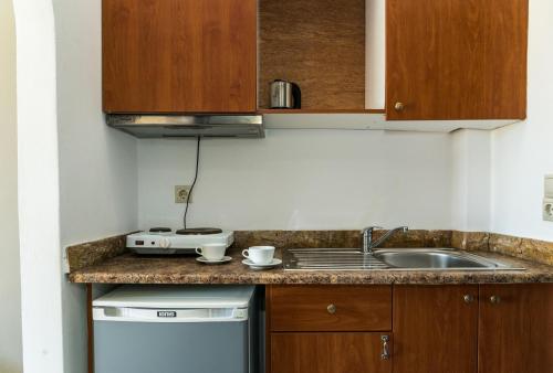 A kitchen or kitchenette at Laganas Dreams 2