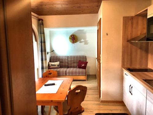 a small kitchen with a table and a couch at Gästehaus Brigitte in Garmisch-Partenkirchen